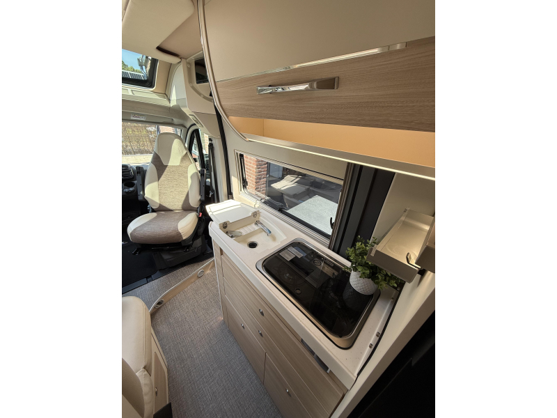 Eura Mobil Van 635 EB V635 EB Lage bedden!  foto: 13