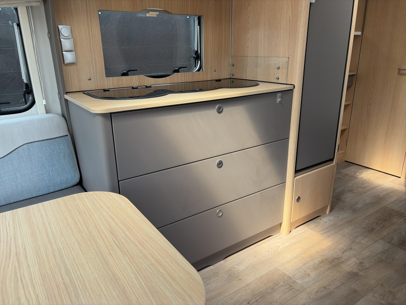 LMC Tandero 480 D New Edition/Voortent  foto: 5