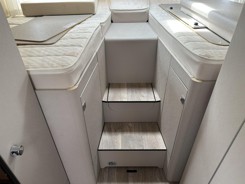 Hymer Exsis 580 PURE E&P leveling system photo: 20