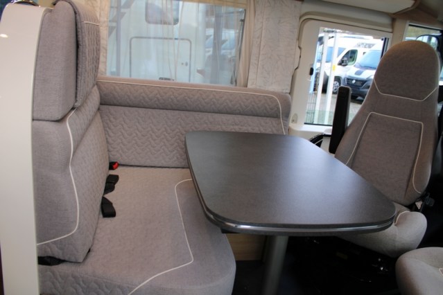 Robusto Carthago Integral Malibu I 460 LE Fiat AUTOM&Aacute;TICO 180 CV camas individuales y cama abatible (118 foto: 28