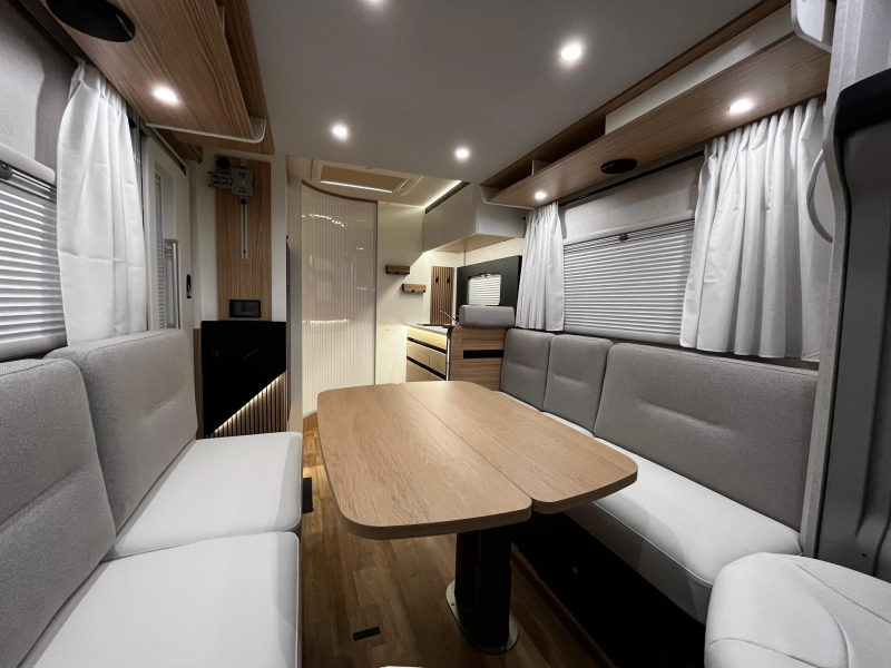 Pilote P 690 D Camper, Centraal hefbed  foto: 6