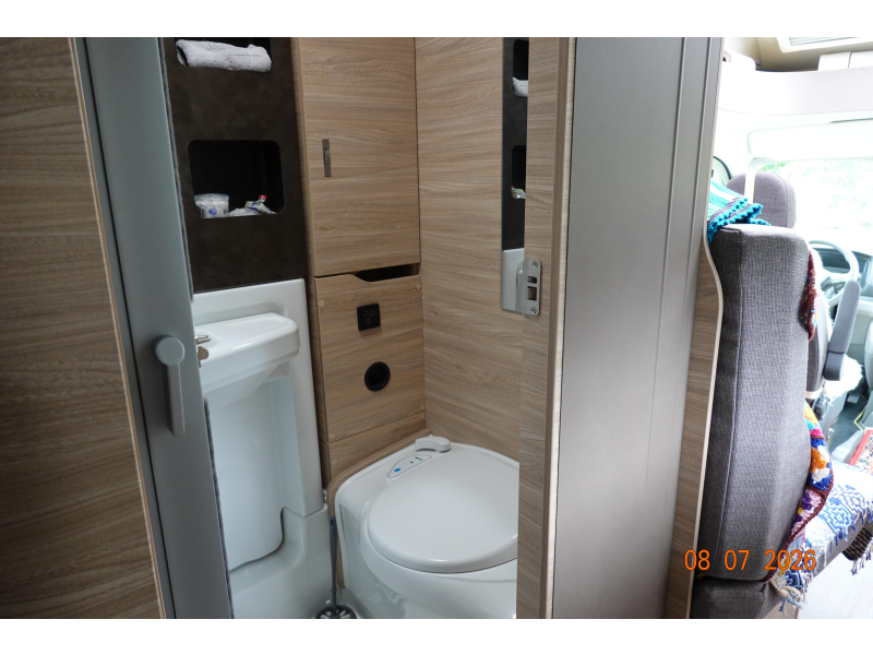 Knaus Platinum Selection 650 MEG Level + 2x aire acondicionado + aire foto: 16