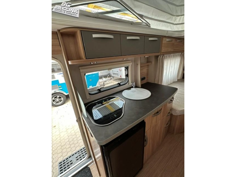 Eriba Feeling 442 CAMAS INDIVIDUALES TECHO ELEVABLE foto: 3