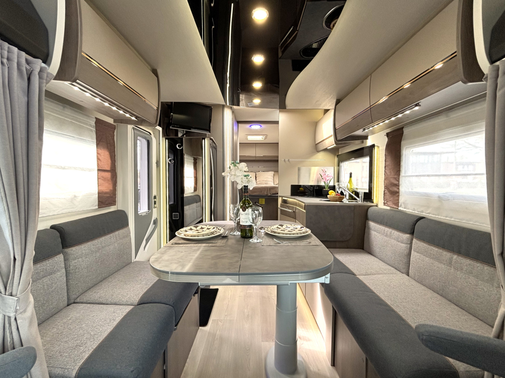Chausson 768 XLB Titanium AUTOMATIC QUEEN BED + LIFT BED + F2F photo: 18