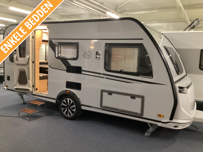 Knaus Sudwind Black Selection 460 EU enkele bedden. 