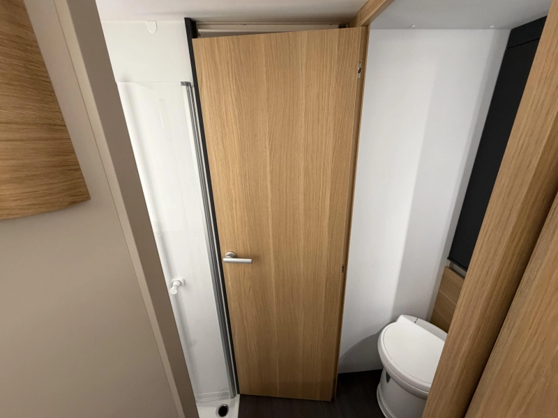 Adria Coral Plus 650 DC Queensbett / Automatik Foto: 14