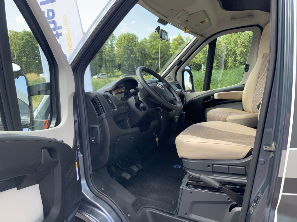 Knaus Van Ti 600 2.3 130 PK Half-integraal, Dwars-bed, Halve- treinzit, Draaistoelen, etc. Bj 2013 Camper centrum on the road Marum foto: 15