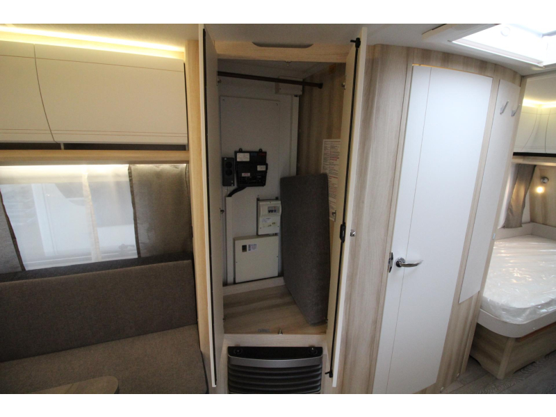 Hobby De Luxe 495 UL &iexcl;Camas individuales y asiento redondo! foto: 18