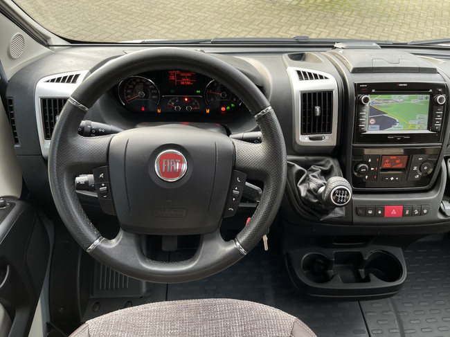 LMC Cruiser Sportline 662 G Edition 60 Jahr | Single beds | Roof air conditioning | 1st owner | 2x Solar | Tow bar | Inverter | Camera | TV | Navi | Clima | Air suspension | Head-up display | Stabilizer jacks | Lane Assist photo: 10
