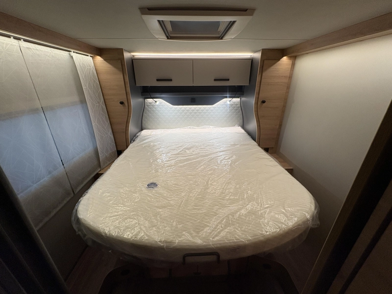 Knaus L!ve Wave 700 DX 180hp automatic /queen bed photo: 13