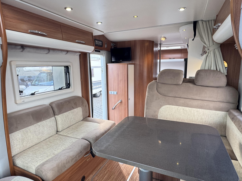 Adria Matrix 680 SP -5 pers-met hefbed  foto: 3