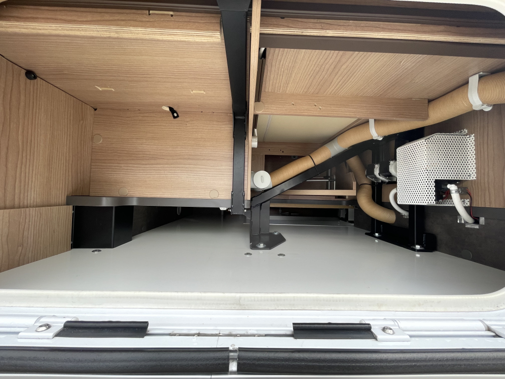 Carthago Malibu 430 LE ENKELE BEDDEN+HEFBED 6.90M BEARLOCK foto: 21