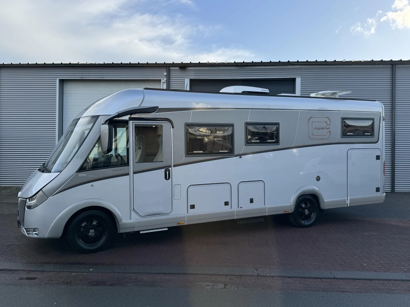 Carthago Chic C-Line I 4.9 LE Mercedes- Camas longitudinales foto: 4