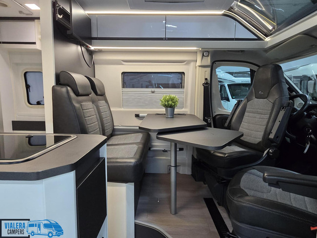 Adria Twin Supreme 640 SLB *Automaat 180pk* Lengtebedden foto: 2