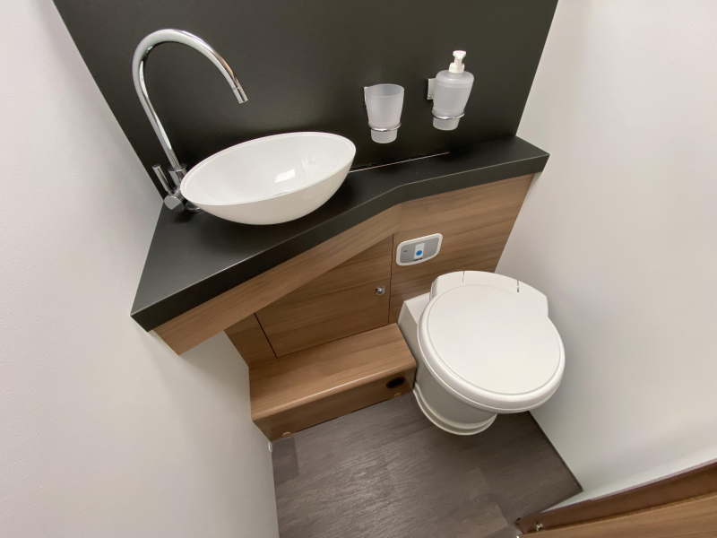 Adria Matrix Plus 670 DL ENKELE BEDDEN+HEFBED  foto: 6