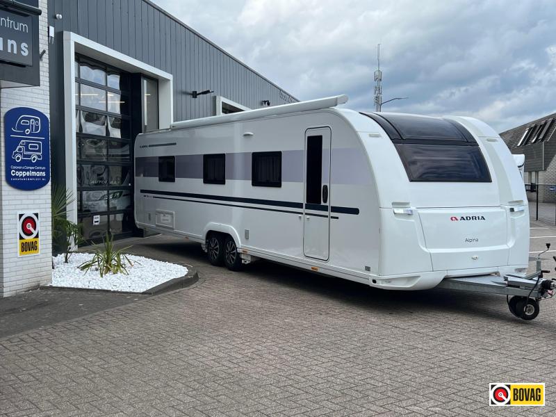 Adria Alpina 663 HT Queen bed - Model 2025