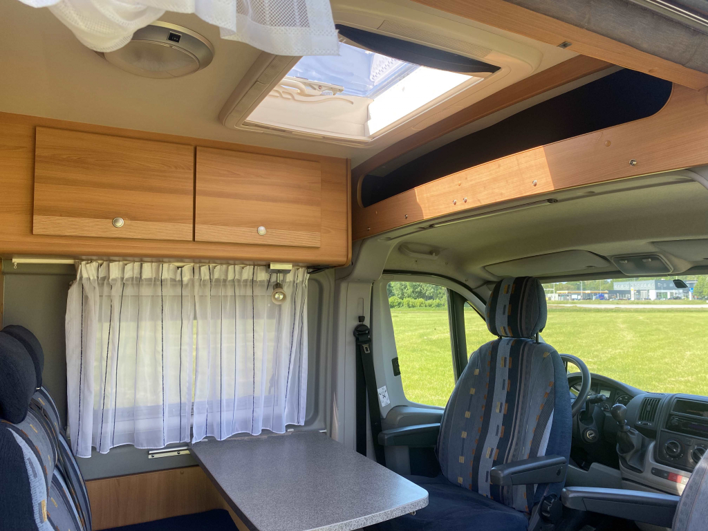 Pössl 2Win Cama fija, Aire acondicionado, Portabicicletas foto: 7