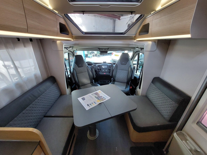 Adria Coral 650 DL Single bed/face2face/heavy photo: 2