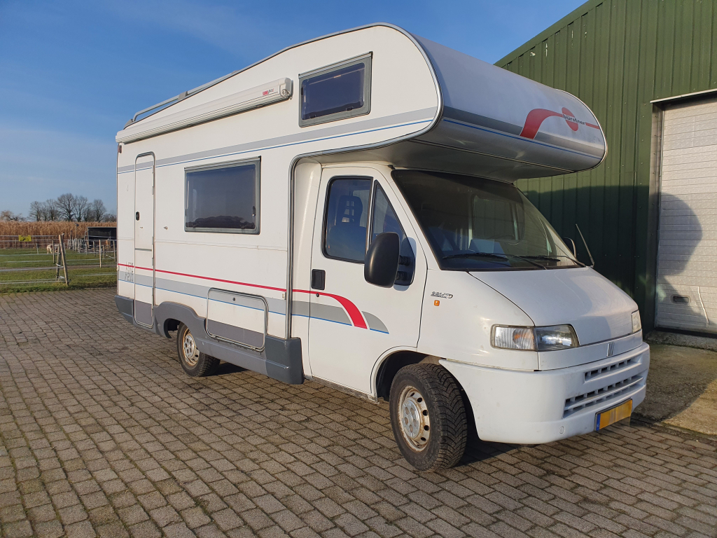 Fiat Ducato 2.8 tdi Bürstner 2 zonnepanelen 6 zitplaatsen foto: 1