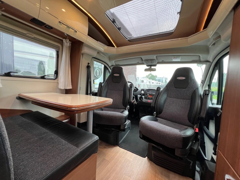 LMC Passion T 673 G AUTOMAAT/EERSTE EIG.  foto: 9