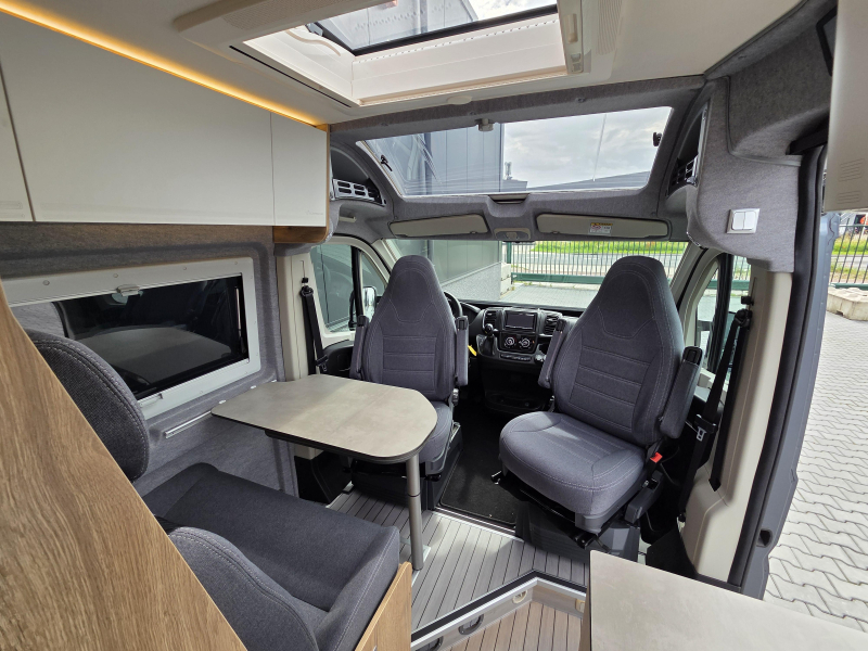 Clever Runner 640 Skyroof 180HP Busbiker photo: 1