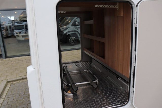 9 traps AUTOMAAT Knaus Platinum Edition Sun TI 650 vlakke vloer enkele bedden (80  foto: 14