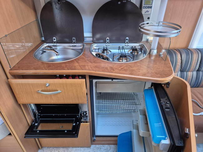 Fendt 560 GT Enkele bedden, Mover, Airco, Cassetteluifel etc foto: 11