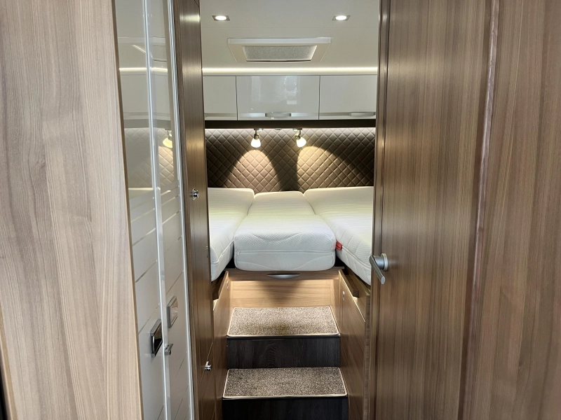 Adria Matrix 670 DL Face to face zit / Level  foto: 14