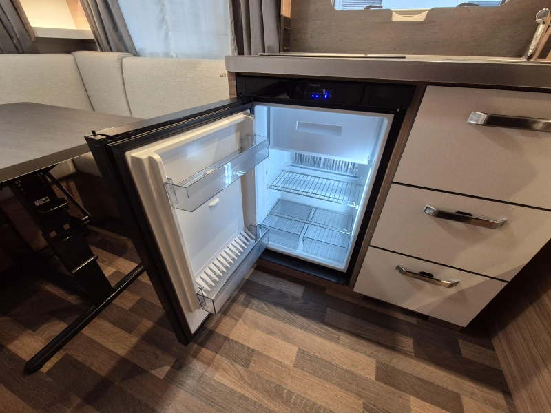 Weinsberg CaraOne Edition HOT 450 FU con toldo de casete! foto: 15