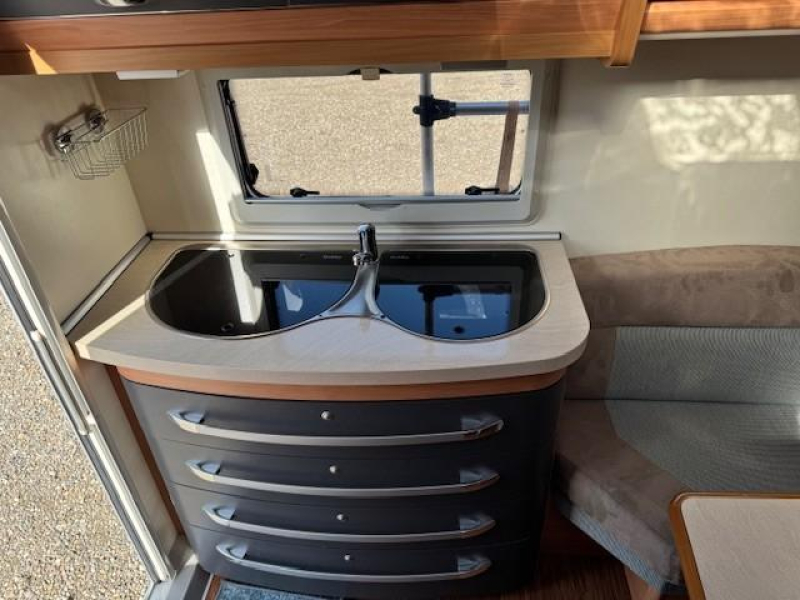 Hobby De Luxe 400 SFE incl. air voortent  foto: 13
