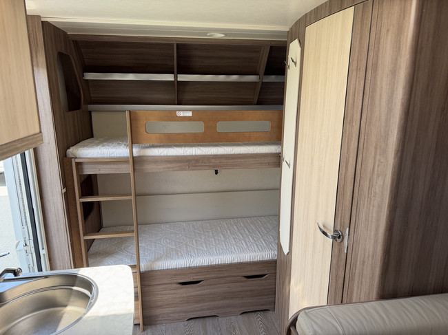 Hobby DE LUXE 490 KMF photo: 8