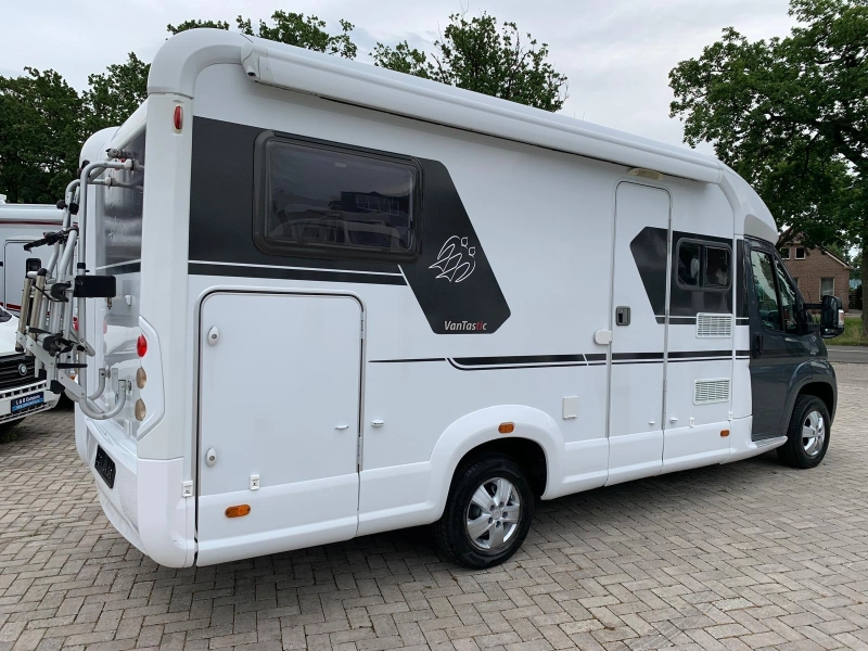 Knaus Vansation 600 TI Enkele Bedden Garage  foto: 2