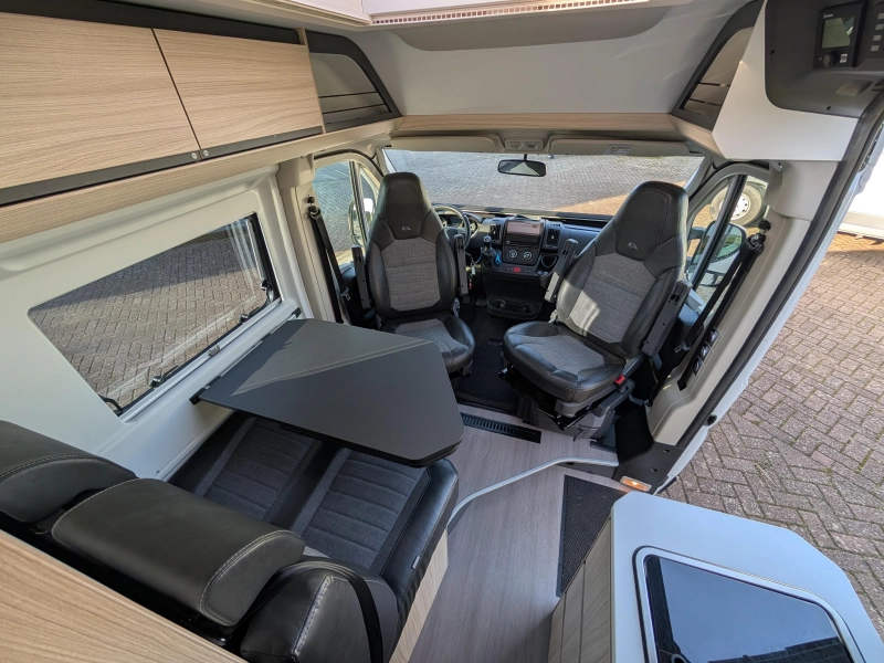 Adria Twin Axess 640 SL Lengtebedden buscamper  foto: 6