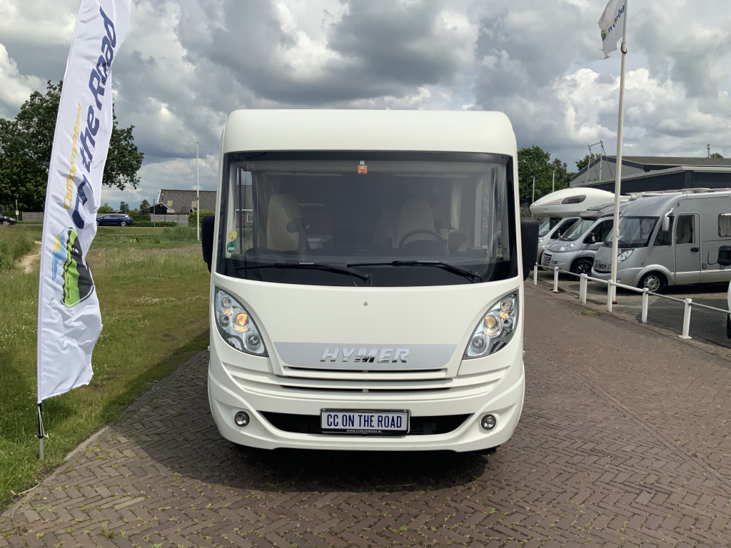 Hymer Exsis-I 674 EX 2.3 MultiJet 160 PK,Integraal,Motor-airco, 2 Lengte-bedden, Hef-bed, Garage, Trekhaak, etc, etc. Camper centrum on the road  foto: 4