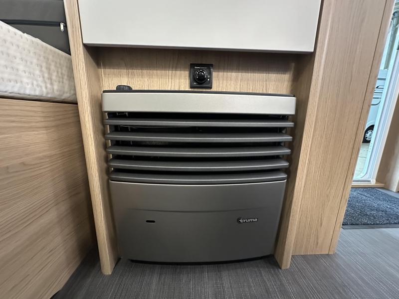 Dethleffs Aero 470 FR fransbed / rondzit | A69  foto: 13