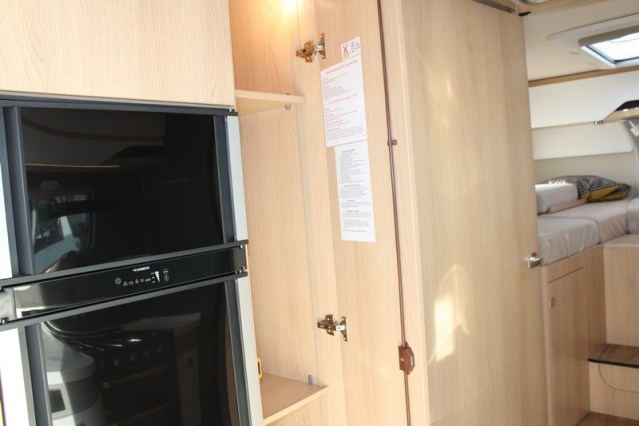 Volledig luchtgeveerde Hymer B ML I 780 9 G Tronic Automaat 170 pk Mercedes 417 CDI (53  foto: 44