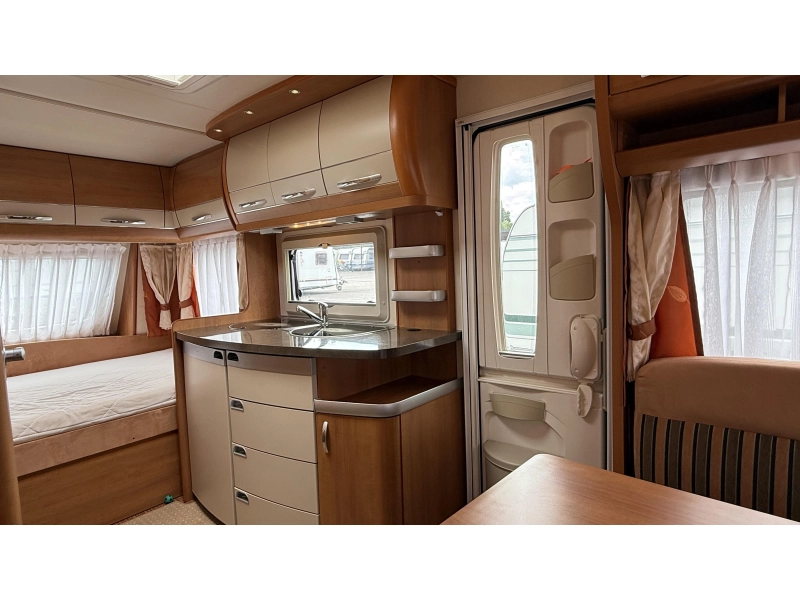 Hobby Excellent 455 UF Querbett Rundsitzgruppe Toilette Foto: 6