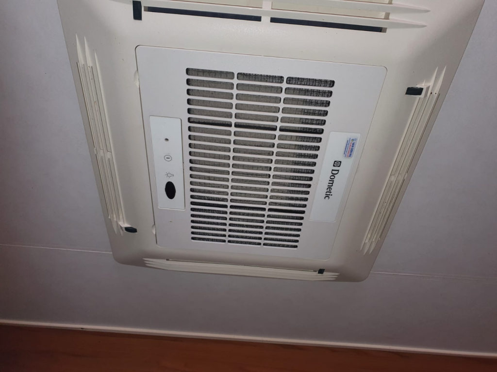 Fiat Ducato Bürstner Aviano i 650, 2 zonnepanelen Cruisecontrol Dakairco foto: 13