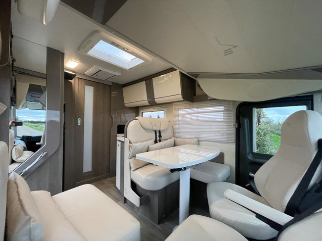 Mobilvetta K-SILVER I-59 Euro 6 Cama Queen + Cama abatible, Aire acondicionado, TV, Portabicicletas foto: 1