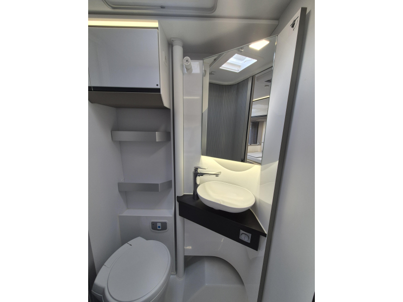 Adria Compact DL Plus 160 pk Automaat  foto: 18