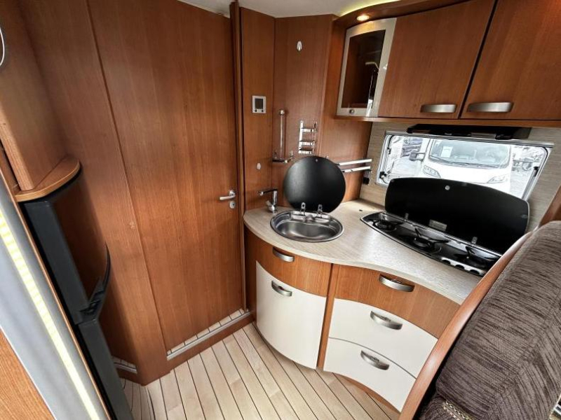 Pilote Explorateur G 741 Dwarsbed/Hefbed/Alde/2012  foto: 12