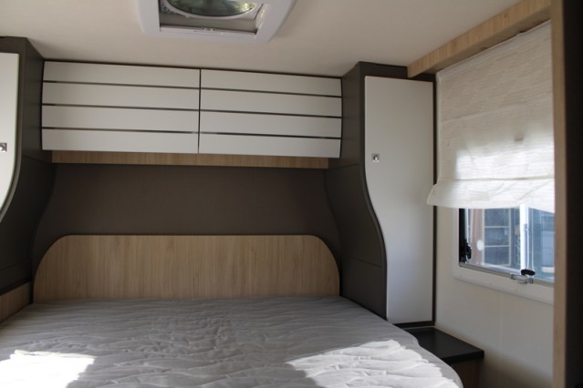 Challenger Graphite Vip Edition T 328 idem Chausson 788 AUTOM&Aacute;TICO Fiat 140 cv equipado con cama Queen y cama abatible 4 pers. (76 foto: 35