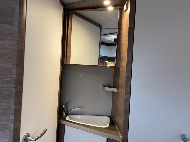 Knaus L!ve Ti 650 MF Frans bed | Automaat  foto: 12