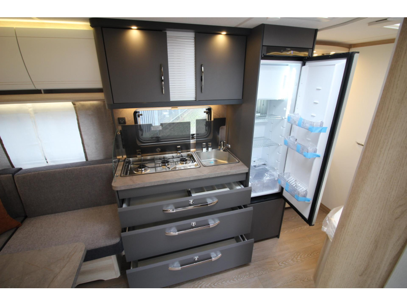Hobby De Luxe 460 UFE Cama francesa y asiento redondo! foto: 13
