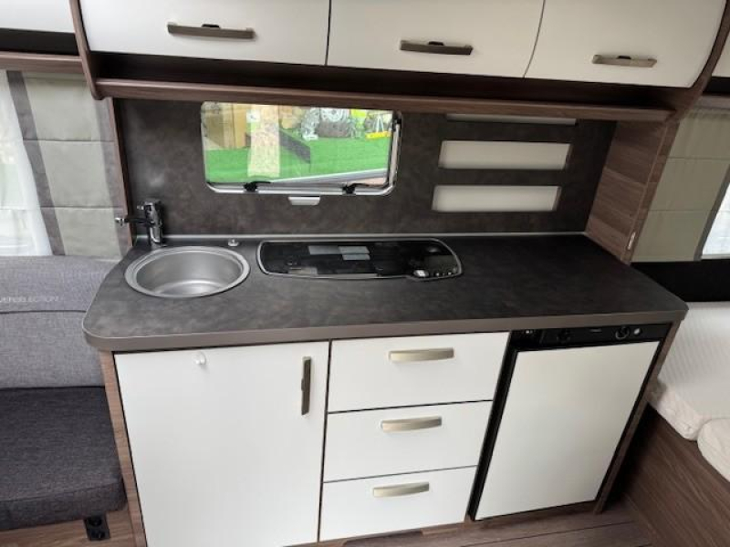Knaus Sport Silver Selection 500 FU mover nieuwe thule luifel  foto: 14