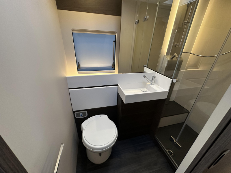 Adria Astella 754 DP Exklusiv in den Niederlanden Foto: 16