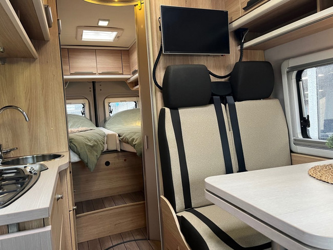 Knaus Boxstar Freeway 640 Automaat Off-Grid Lengtebedden foto: 19