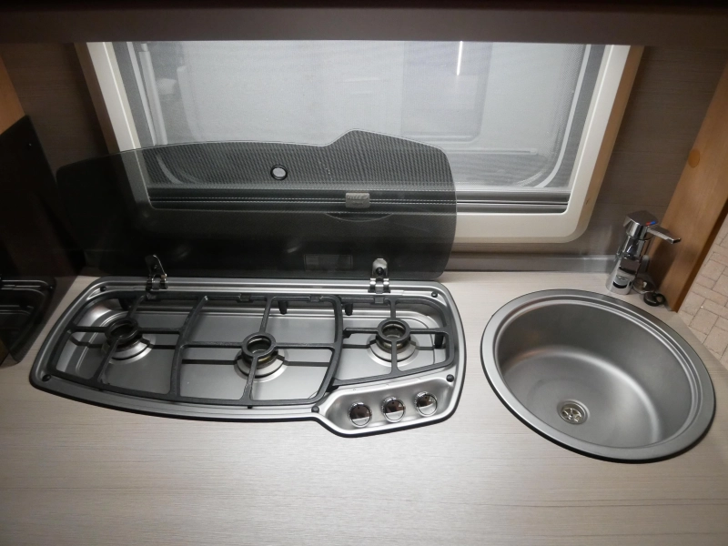 Knaus Sport 460 EU Mover sistema de nivelaci&oacute;n toldo foto: 8