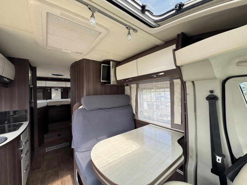 Bürstner Fifty Five 690 T Enkele bedden cruise& enz  foto: 8