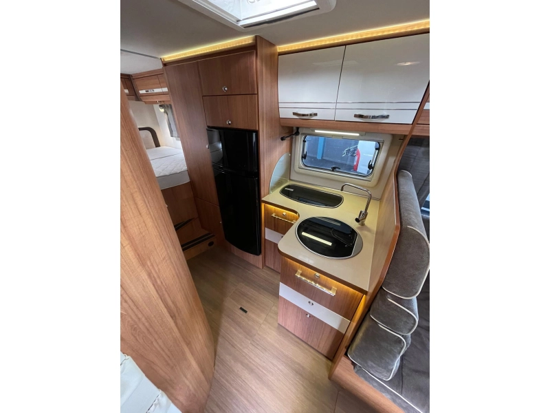 Eura Mobil Terrestra 710 HB Cama fija Garaje XXL foto: 14